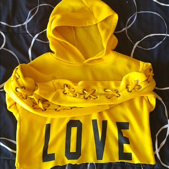 💛ROMA CONCEPTS CROPPED HOODIE WITH LACE UP SLEEVES💛 - Picture 1 of 8